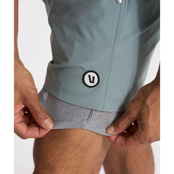 Vuori Kore Short in Stormy Size L - Picture 3 of 10